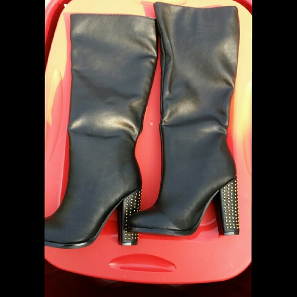 JustFab Shoes - Brand new studed heel boots