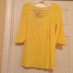 Da Nang: Size M yellow top