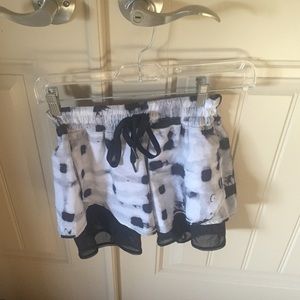 Lulu shorts NEVER worn