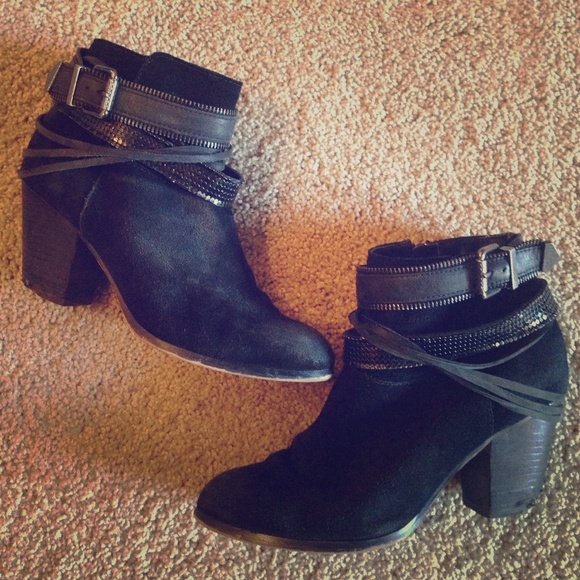 Aldo Black 2" Booties