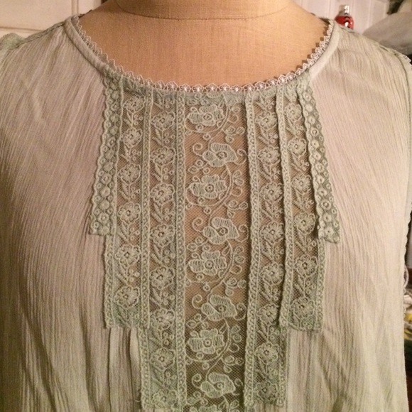 Forever 21 Contemporary Lace Tank - Picture 2 of 4
