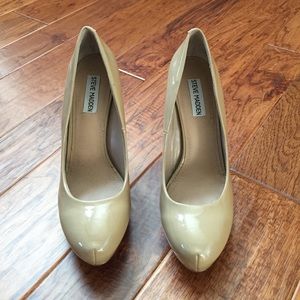 Nude Steve Madden pumps