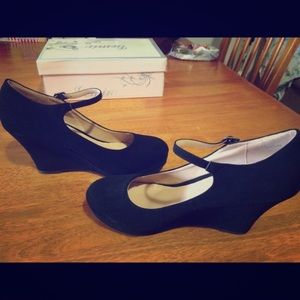 Black Wedges