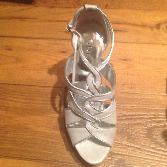 To small - Picture 4 of 4