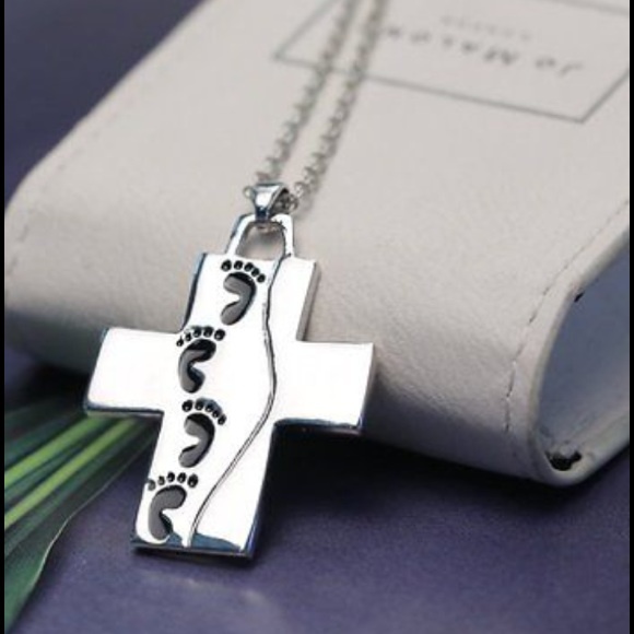 Footprints Necklace - Picture 4 of 10