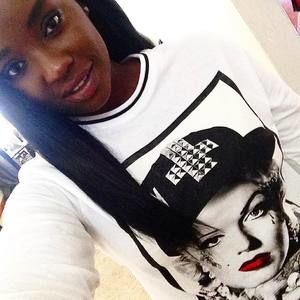 Meet your Posher, Demia