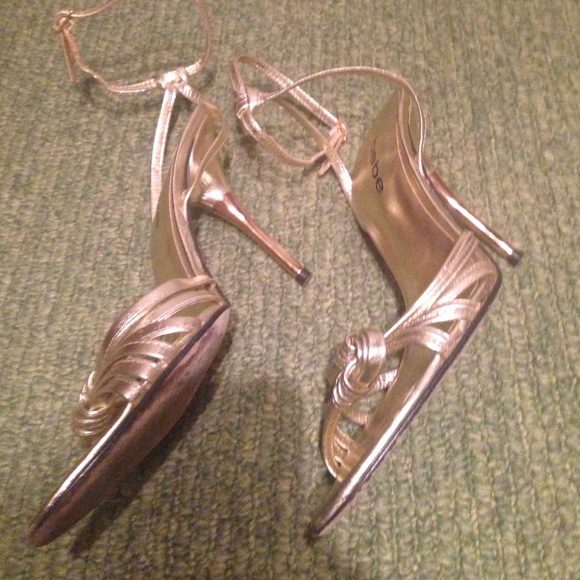 Too small - Picture 3 of 4