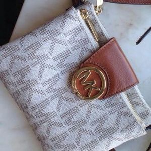 Cross body authentic Michael kors purse