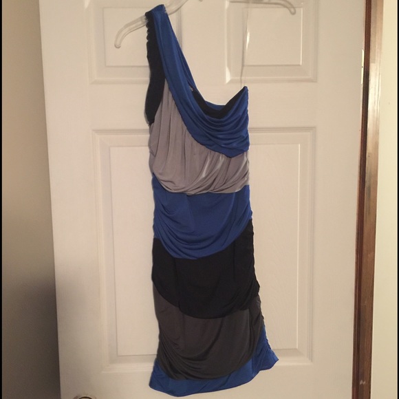 Colorblock Shoulder Dress - Picture 2 of 3