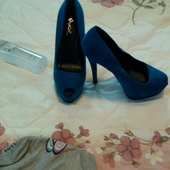 Cute torqiose heels