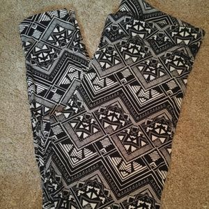 Victoria secret PINK Aztec leggings