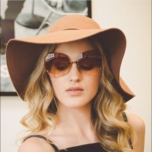 70s boho sunglasses. (In left on second picture)