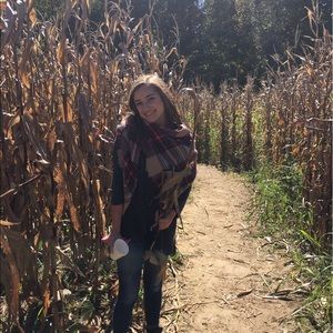 Meet your Posher, Chloe