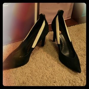 Size 9.5 (runs big) Dolce vita black heels