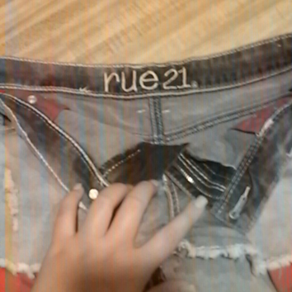 Shorts - Picture 2 of 3