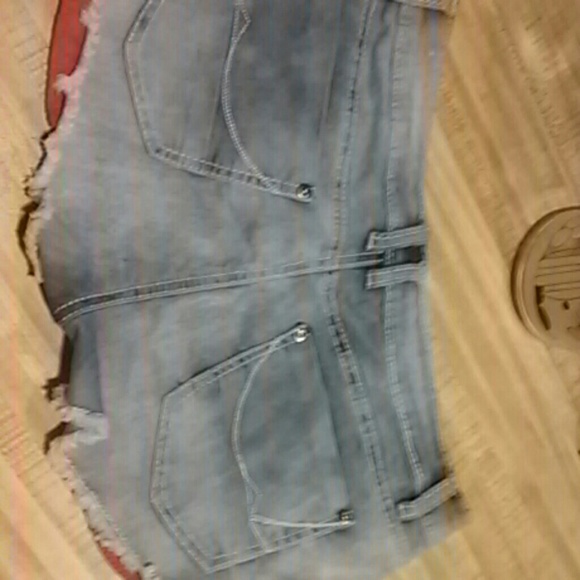 Shorts - Picture 3 of 3