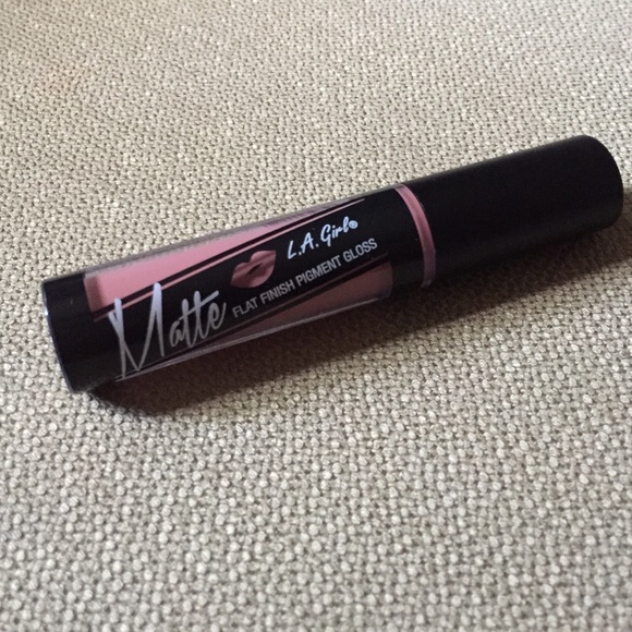 🚫SOLD🚫LA Girl Matte lip gloss in Dreamy