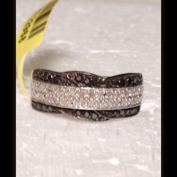 Jewelry - 1/3 CT Black & White Diamonds