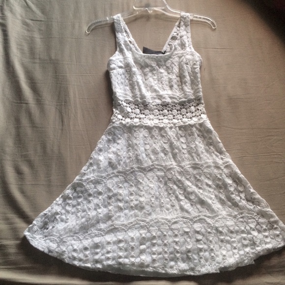 White Floral Lace Dress - Picture 2 of 2