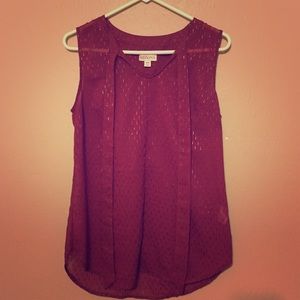 Sleeveless maroon top