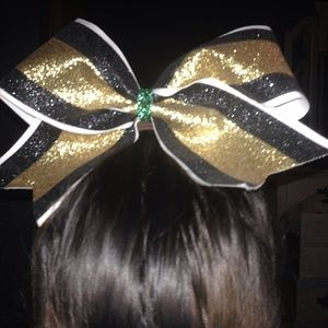 Black and gold cheer bow🎀
