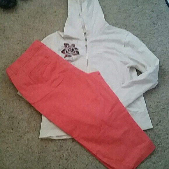 St. John's Bay Pants - FINAL REDUCTION Peach colored capris