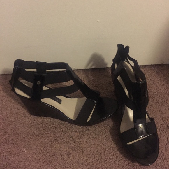 Black wedges