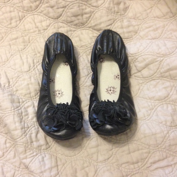 Cute black flats