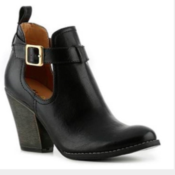 M.I.A. Cutout black ankle booties sz 7