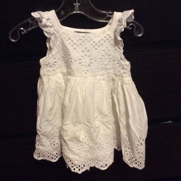 🌺sold🌺White GAP infant dress.