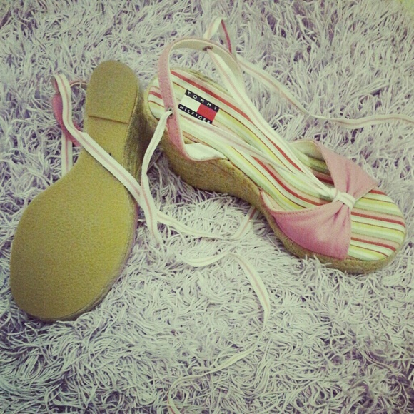 NEW Tommy Hilfiger Elastomer Wedges - Picture 2 of 3