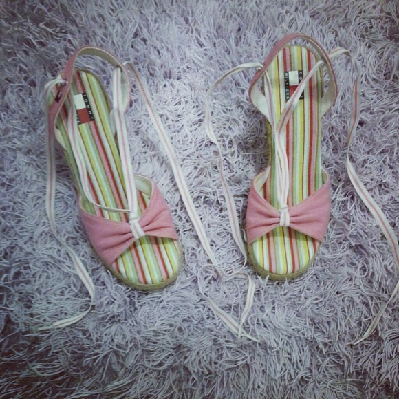 NEW Tommy Hilfiger Elastomer Wedges - Picture 3 of 3