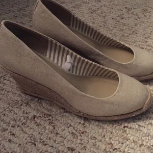 New cream/gold shimmer espadrilles