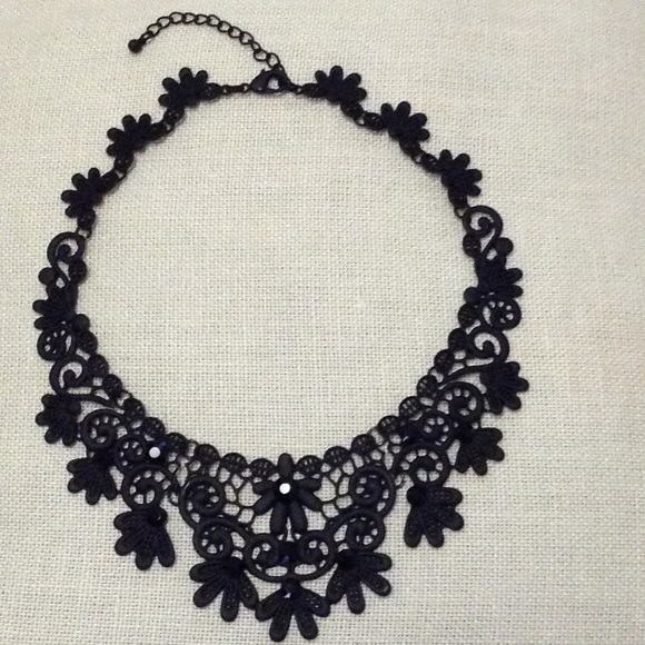 NEW PRICE! Choker necklace