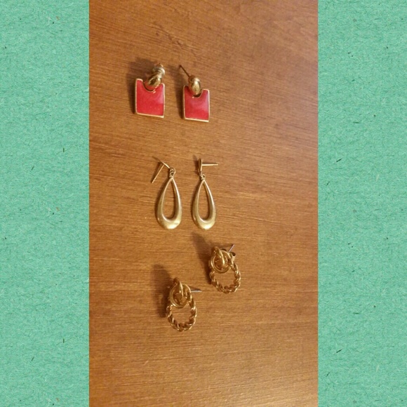 Assorted earrings