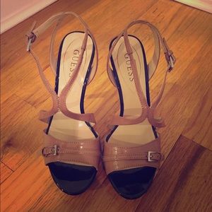 ✨last price drop ✨ GUESS black/nude pumps!