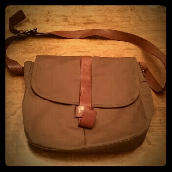 Sundance Metro Messenger Bag