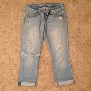 American Eagle light wash denim capri, size 6