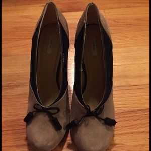 Urban Outfitters Smart Looking suede pumps!