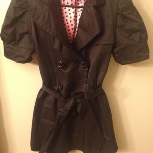 Black short sleeve 3 button trench!