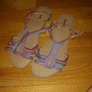 quipid sandals