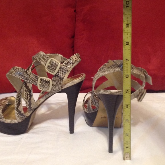 NWT Anne Mitchell snakeskin heels. Size 9 - Picture 4 of 4