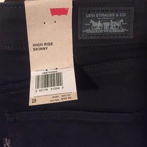 Black Levi's High Waisted Skinnys size 28