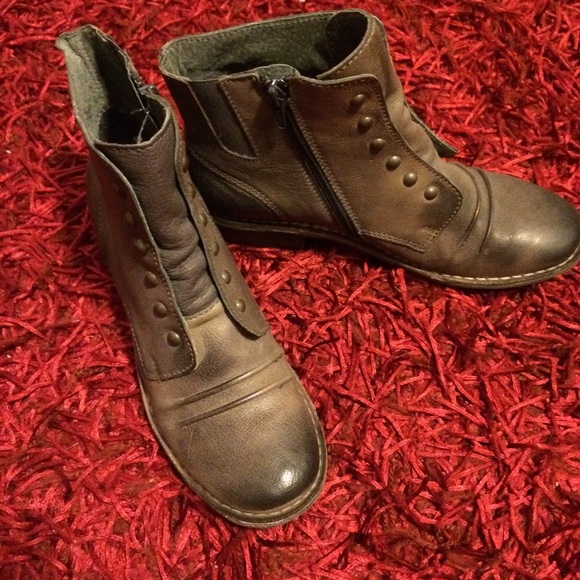 NWOB Vintage Look Flat Booties