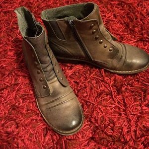 NWOB Vintage Look Flat Booties