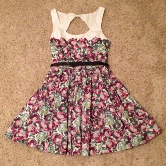 Floral dress by LC Lauren Conrad size 6