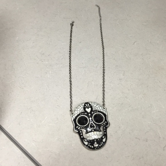 Sugar skull necklace - Picture 2 of 3