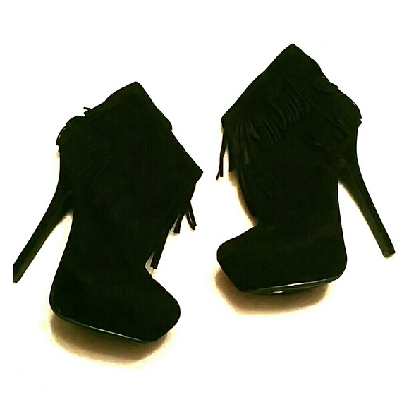 NWOT  Black fringe suede boots