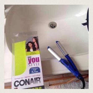 Conair 2inone straightener and curler (mini)