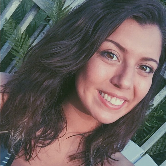 Meet your Posher, Taylor - Picture 4 of 6